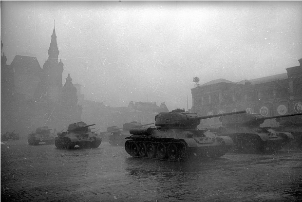 1 tháng chuẩn bị, ngày trọng đại mưa xối xả: Lễ duyệt binh Ngày Chiến thắng hoành tráng nhất lịch sử Liên Xô - Ảnh 8.