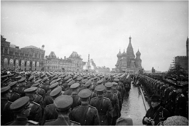 1 tháng chuẩn bị, ngày trọng đại mưa xối xả: Lễ duyệt binh Ngày Chiến thắng hoành tráng nhất lịch sử Liên Xô - Ảnh 10.