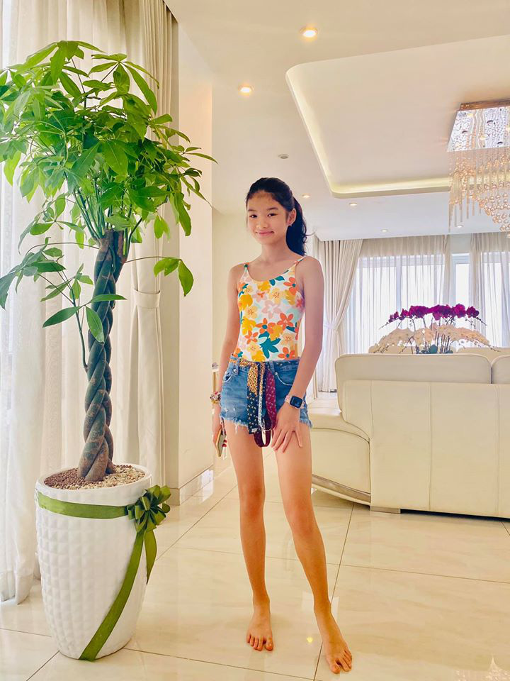 Con gái Trương Ngọc Ánh ngày càng ra dáng tiểu mỹ nhân, mới 12 tuổi đã gây sốt với đôi chân dài miên man - Ảnh 3. Con gái Trương Ngọc Ánh ngày càng ra dáng tiểu mỹ nhân, mới 12 tuổi đã gây sốt với đôi chân dài miên man - Ảnh 3.