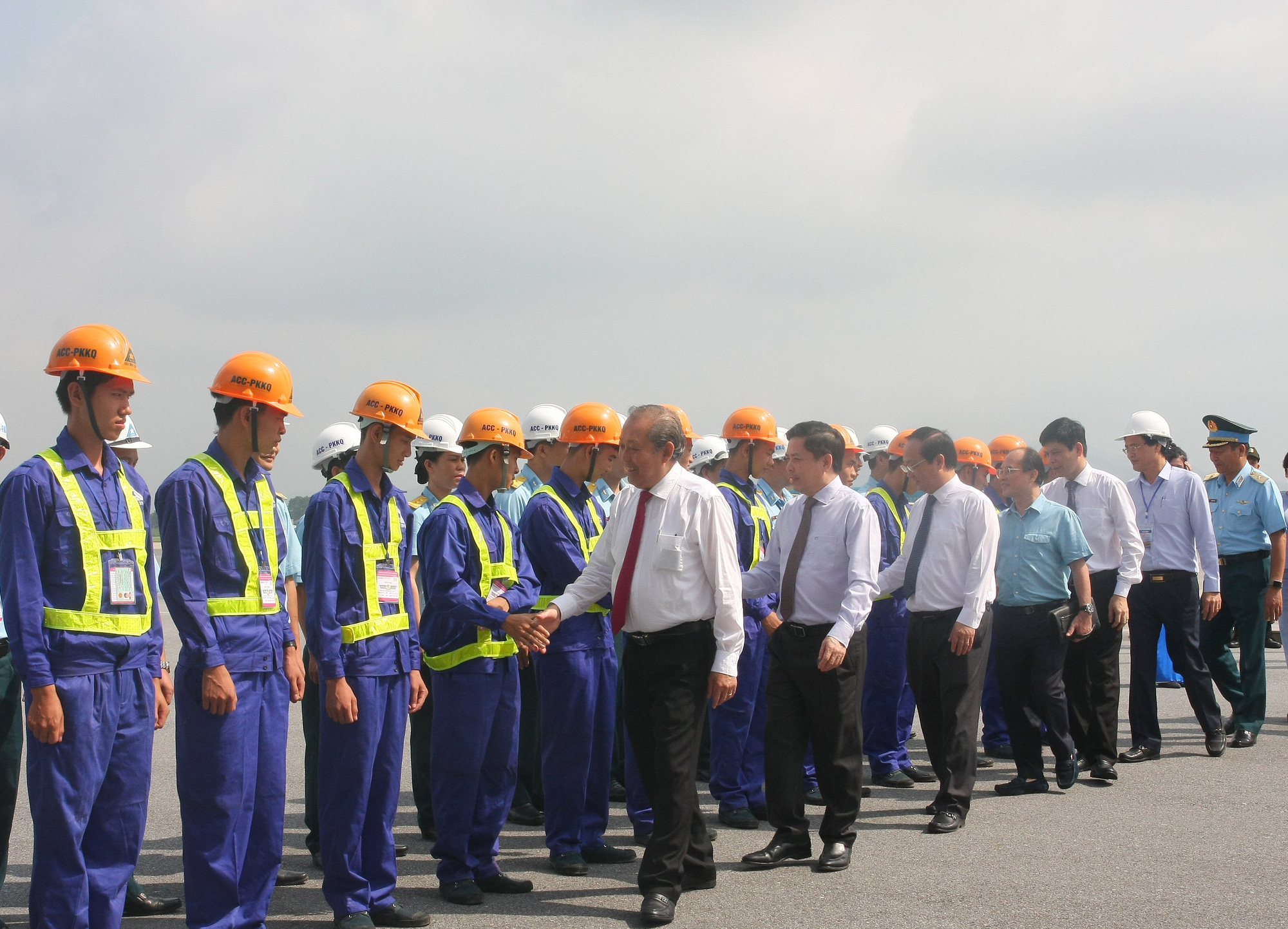 Phó Thủ tướng Trương Hòa Bình dự khởi công dự án sửa chữa đường băng sân bay Nội Bài, Tân Sơn Nhất - Ảnh 2.