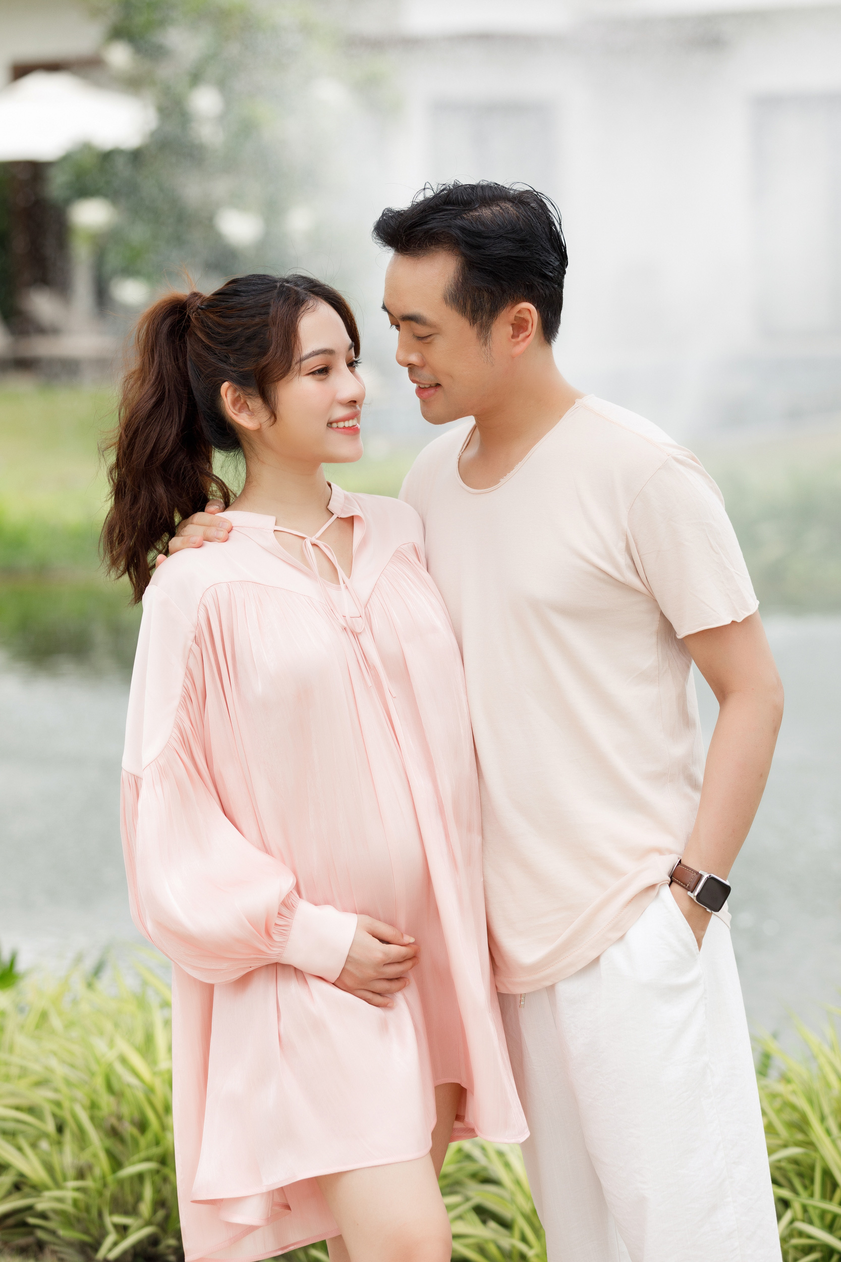 Sara Lưu - Dương Khắc Linh tiết lộ đã mang song thai 4 tháng, vợ chồng rủ nhau đi du lịch từ trong nước ra nước ngoài liên tục - Ảnh 2.