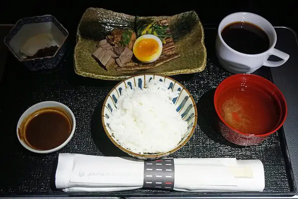 Những hãng hàng không có suất ăn máy bay còn “xịn” hơn nhà hàng 5 sao, 1 cái tên của Việt Nam cũng góp mặt trong danh sách - Ảnh 25. Những hãng hàng không có suất ăn máy bay còn “xịn” hơn nhà hàng 5 sao, 1 cái tên của Việt Nam cũng góp mặt trong danh sách - Ảnh 25.