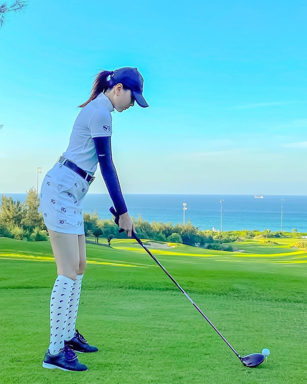 Không hẹn mà gặp hội mỹ nhân Việt đều rủ nhau check-in ở sân golf: 1 buổi chơi golf có lợi ích bằng 1 tuần tập thể dục nên bảo sao không mê cho được - Ảnh 3. Không hẹn mà gặp hội mỹ nhân Việt đều rủ nhau check-in ở sân golf: 1 buổi chơi golf có lợi ích bằng 1 tuần tập thể dục nên bảo sao không mê cho được - Ảnh 3.