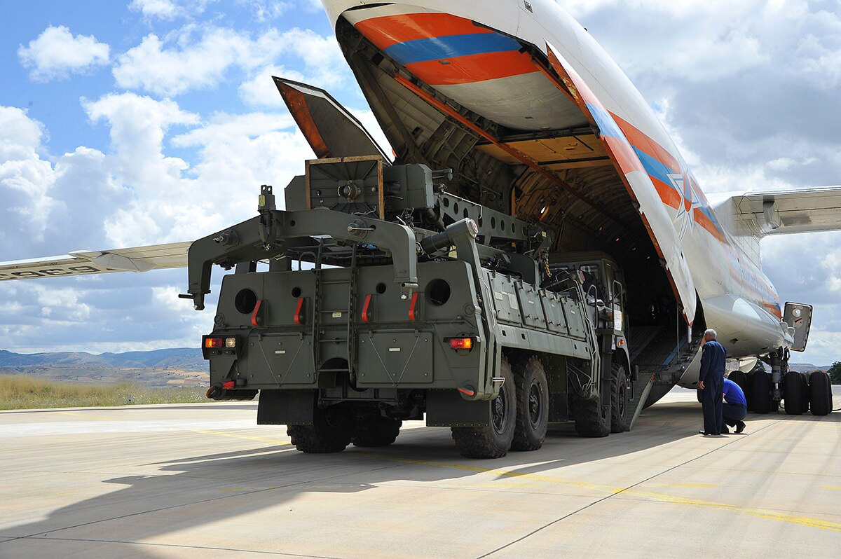 Mỹ tìm cách “nẫng tay trên” tên lửa S-400 mà Thổ Nhĩ Kỳ mua từ Nga: Quá thông minh! - Ảnh 1.