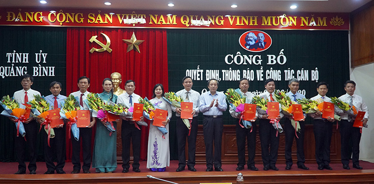 Công bố quyết định của Ban Thường vụ Tỉnh ủy về công tác cán bộ - Ảnh 1. Công bố quyết định của Ban Thường vụ Tỉnh ủy về công tác cán bộ - Ảnh 1.