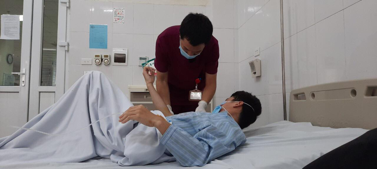Gắp 5 con giun Dracunculus Medinensis chưa từng xuất hiện tại Việt Nam khỏi cơ thể nam thanh niên 23 tuổi - Ảnh 1. Gắp 5 con giun Dracunculus Medinensis chưa từng xuất hiện tại Việt Nam khỏi cơ thể nam thanh niên 23 tuổi - Ảnh 1.