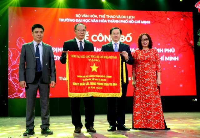 Trường Đại học Văn hóa thành phố Hồ Chí Minh vinh dự nhận Cờ thi đua của Chính phủ - Ảnh 1.