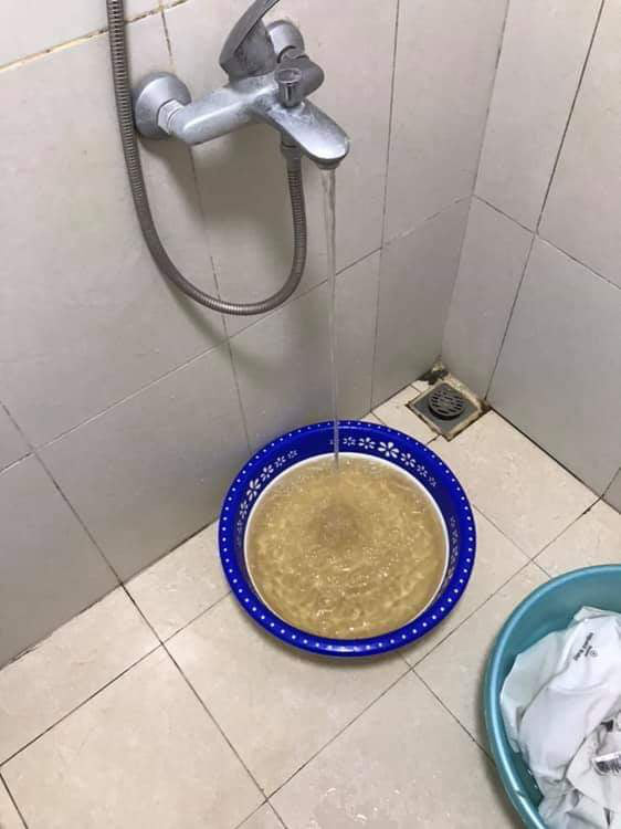 Hà Nội: Nước bẩn, rác bốc mùi khiến cư dân chung cư cao cấp bức xúc - Ảnh 4. Hà Nội: Nước bẩn, rác bốc mùi khiến cư dân chung cư cao cấp bức xúc - Ảnh 4.