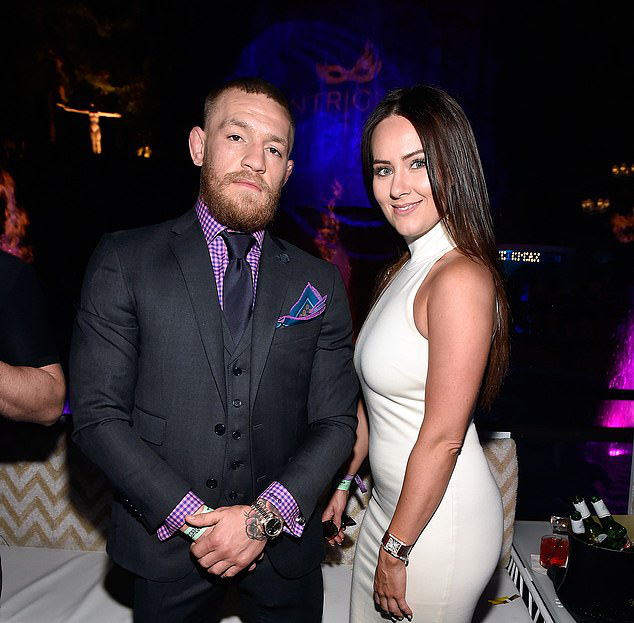 Các thiên thần nhỏ của Conor McGregor ăn mừng sau khi võ sĩ người Ireland tuyên bố giải nghệ - Ảnh 3.