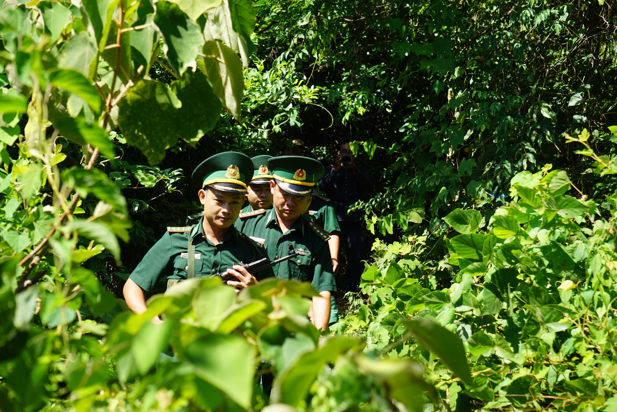 Truy bắt phạm nhân Triệu Quân Sự: Chó nghiệp vụ rút lui, mở rộng phạm vi tìm kiếm - Ảnh 1. Truy bắt phạm nhân Triệu Quân Sự: Chó nghiệp vụ rút lui, mở rộng phạm vi tìm kiếm - Ảnh 1.