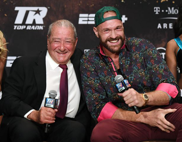 Ông bầu huyền thoại Bob Arum: Mike Tyson có thể sẽ chết nếu đối đầu với Tyson Fury - Ảnh 2.