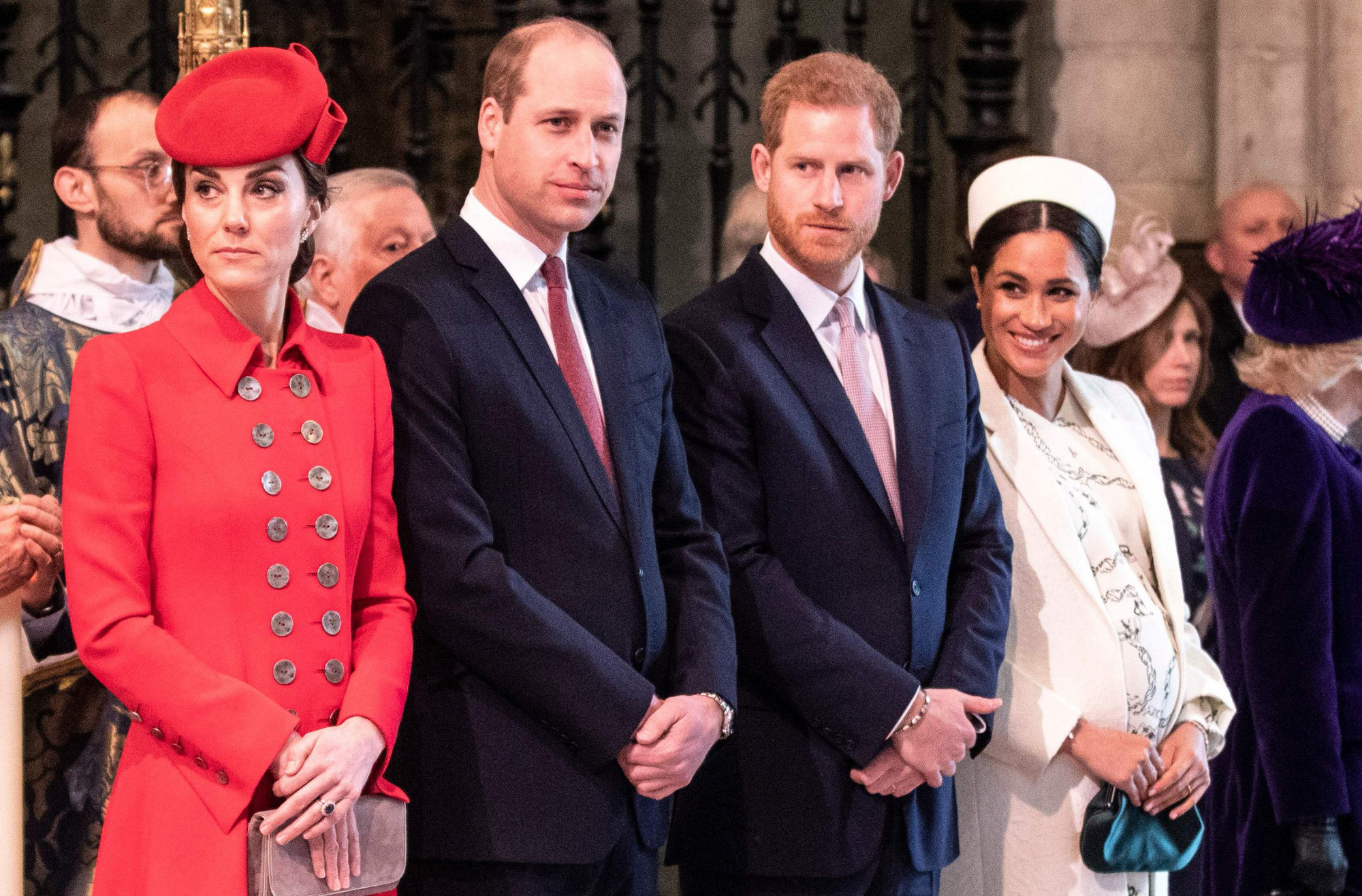 Vợ chồng Công nương Kate dính nghi án chơi xấu em dâu Meghan Markle trong vụ việc rời khỏi hoàng gia gây sốc dư luận - Ảnh 3.