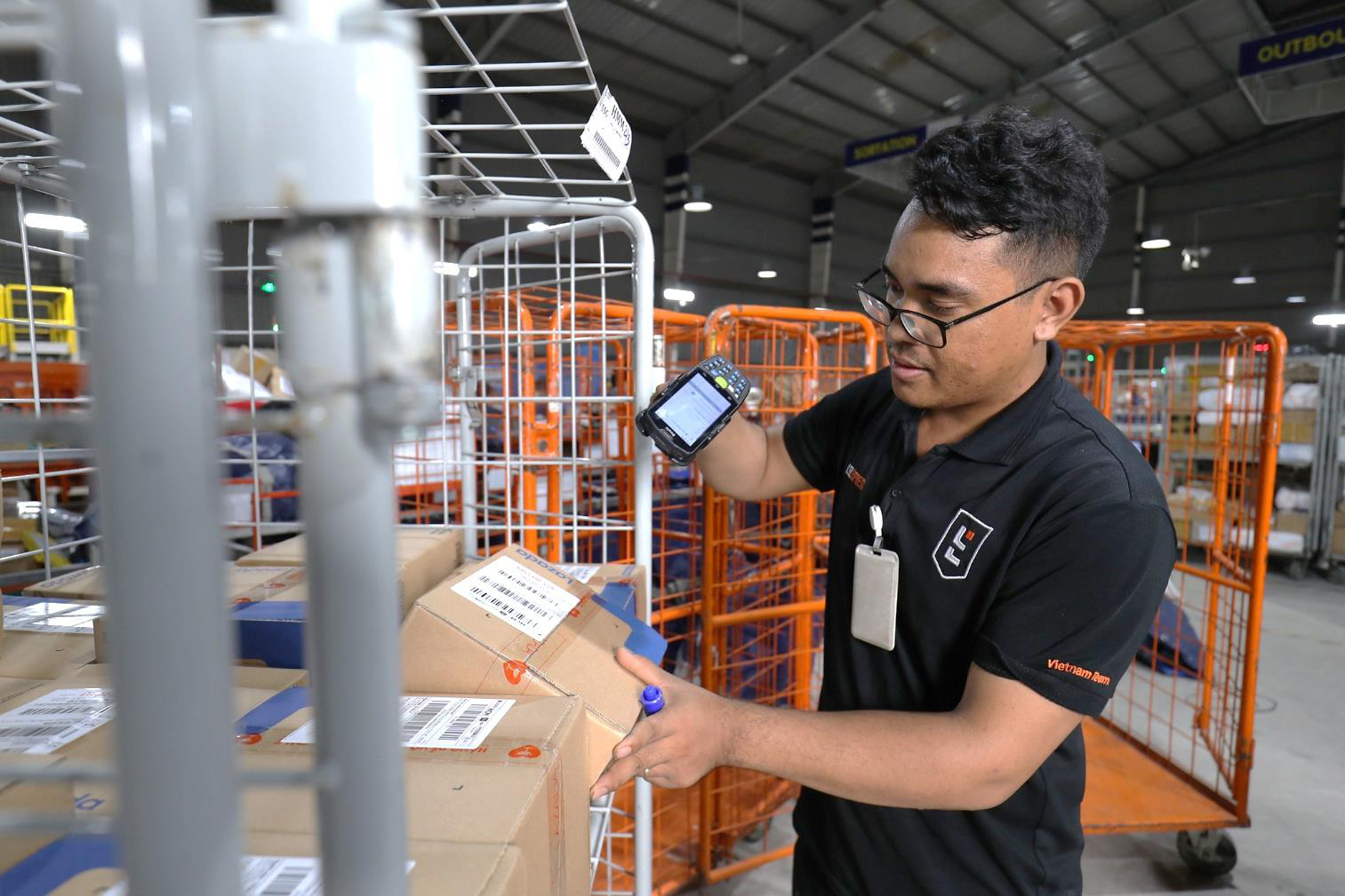 Kho Lazada những ngày tất bật sau Lễ hội mua sắm Sale hè rực rỡ - Ảnh 4.