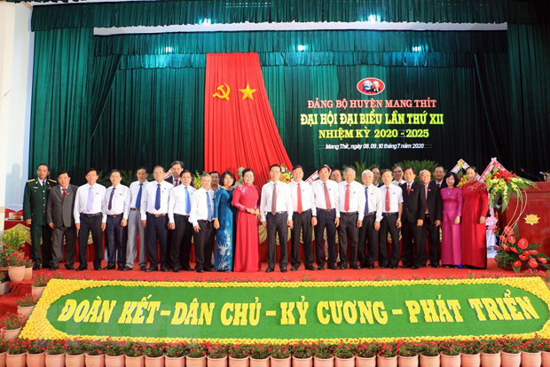 Trưởng Ban Tuyên giáo Trung ương Võ Văn Thưởng dự Đại hội Đảng bộ huyện Mang Thít, Vĩnh Long - Ảnh 1.