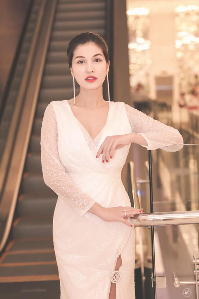 Hình ảnh nóng bỏng của Hoa hậu sinh nhiều con nhất showbiz Việt - Ảnh 2.