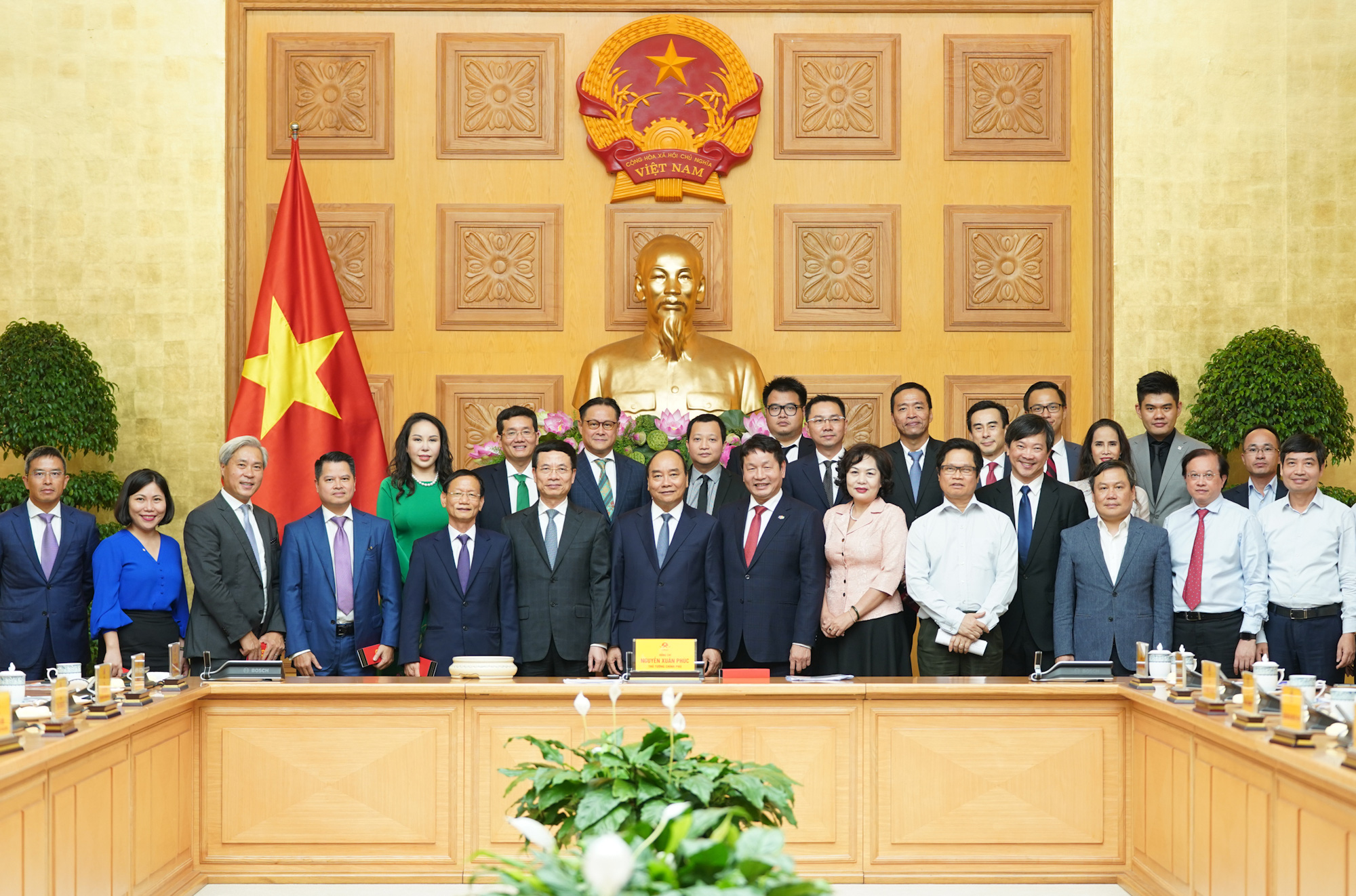 Thủ tướng mong muốn các doanh nghiệp Việt Nam phát triển mạnh mẽ, đứng trên đôi chân của mình trong một nền kinh tế độc lập, tự chủ - Ảnh 2.