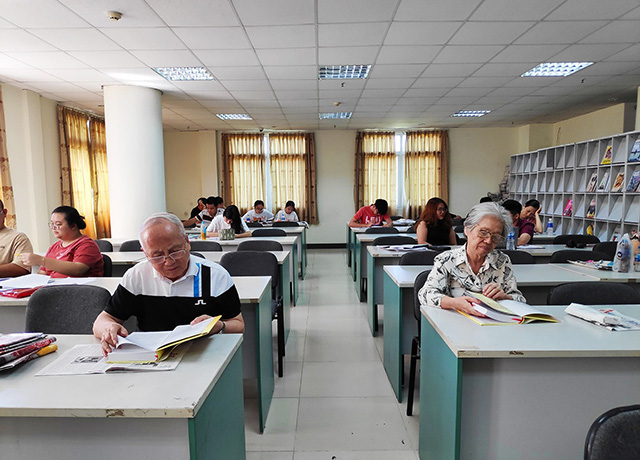 Bắc Giang: Tạo điều kiện thuận lợi cho người cao tuổi tiếp cận, sử dụng và khai thác tài nguyên thông tin thư viện - Ảnh 1.