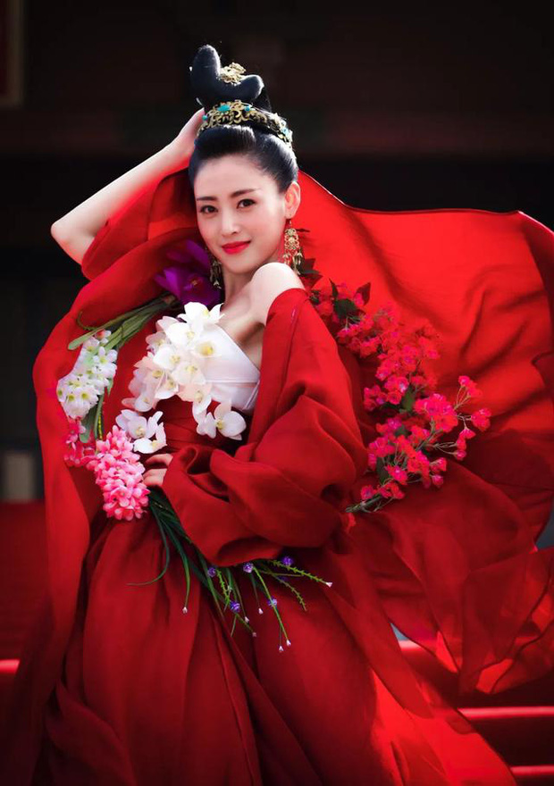 10 mỹ nữ web drama hot nhất xứ Trung: Thiếu sao được Thánh nữ xuyên không Triệu Lộ Tư - Ảnh 1.