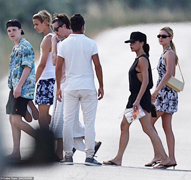 Không chỉ tặng quà cưới "khủng", vợ chồng Beckham còn đối xử với con dâu tỷ phú thế này đây - Ảnh 2.