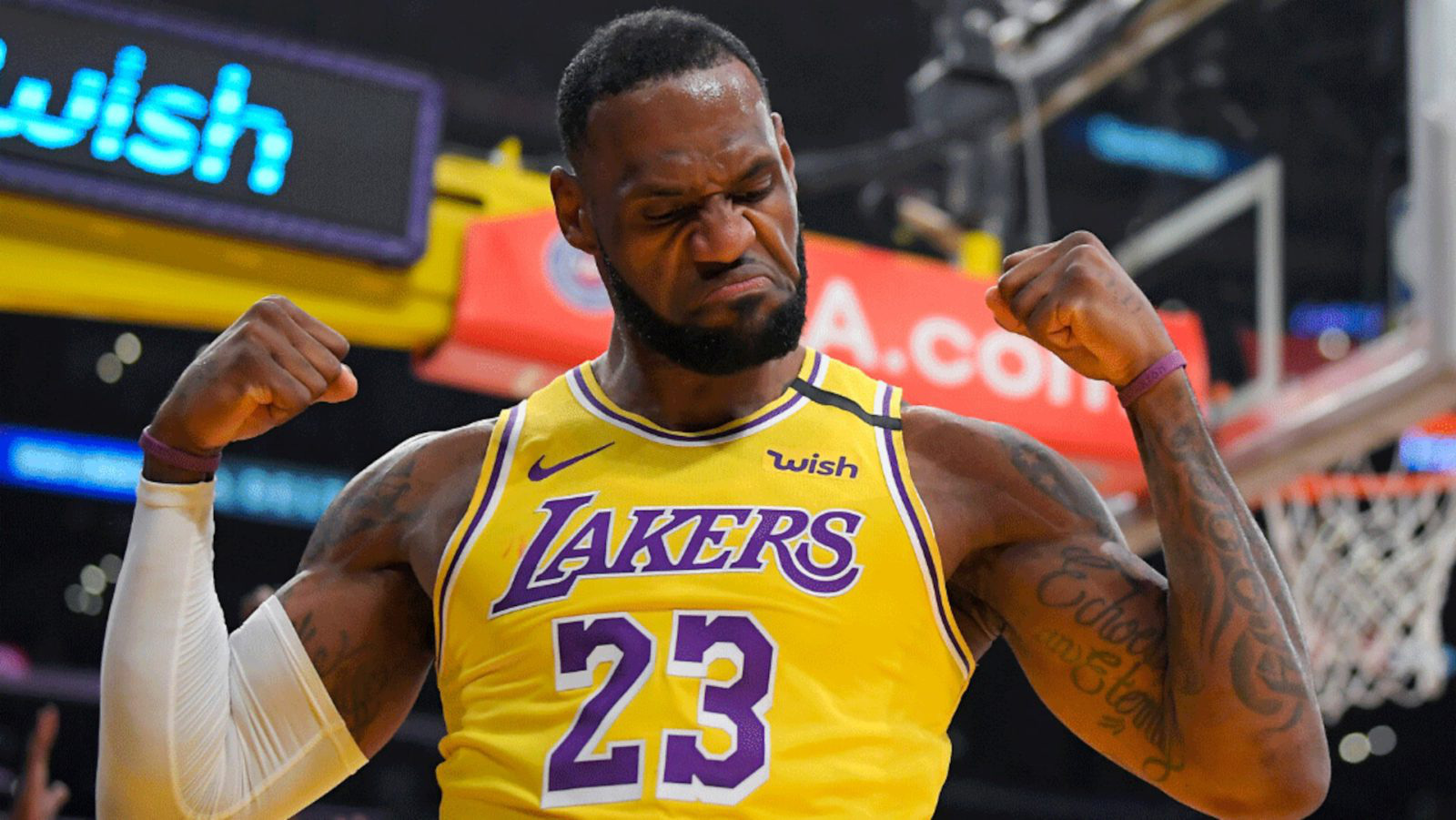 &quot;Choáng váng&quot; với giá cao ngất ngưởng được trả cho tấm thẻ tân binh của LeBron James - Ảnh 2.