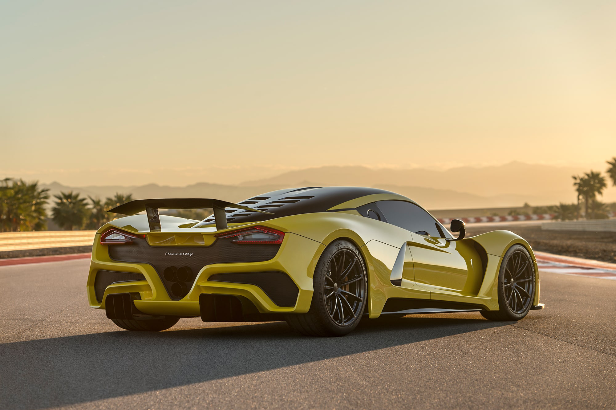 Hennessey Venom F5 - Siêu xe hẹn đấu Bugatti Chiron chốt ngày ra mắt - Ảnh 2.