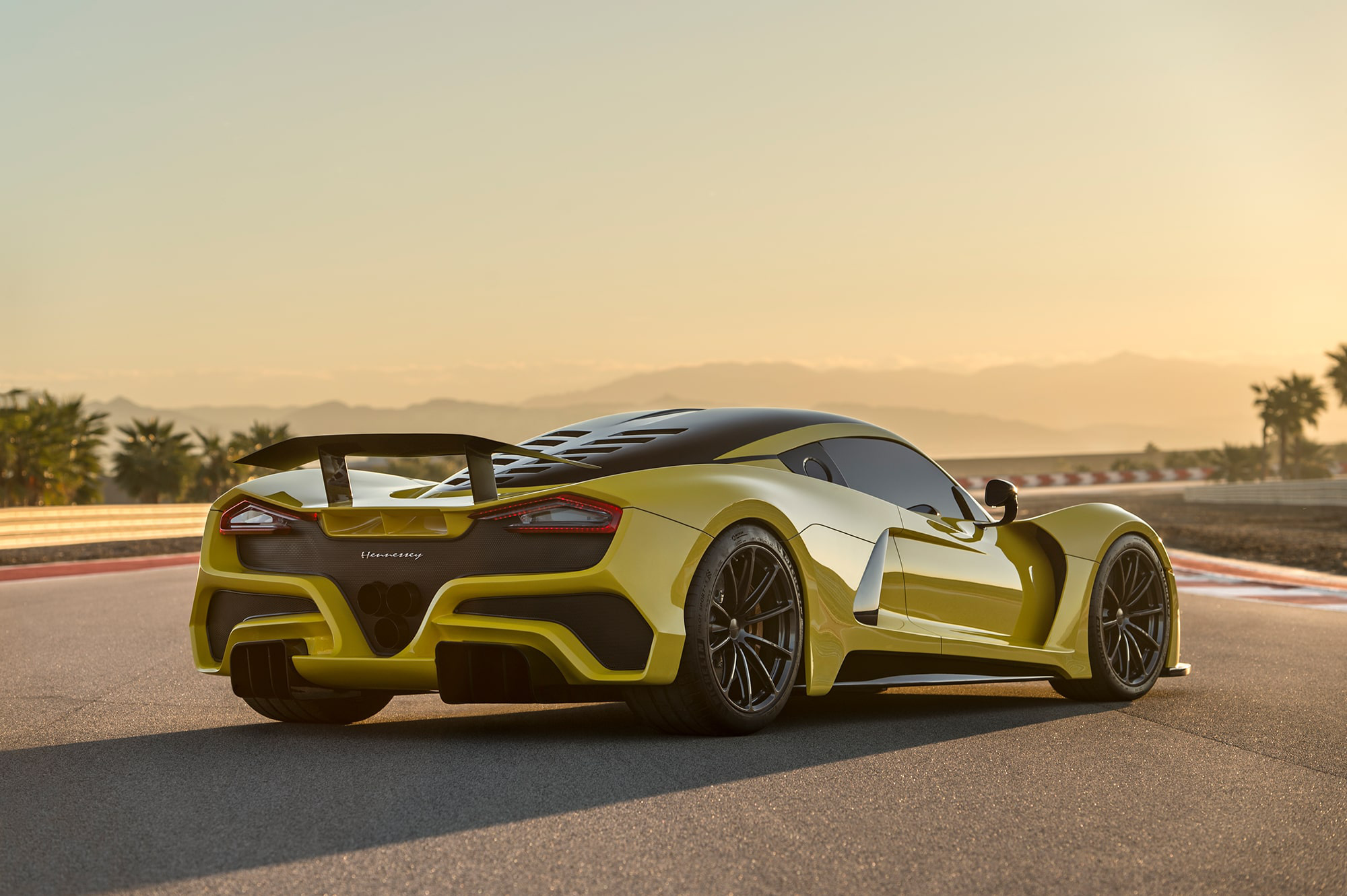 Hennessey Venom F5 - Siêu xe hẹn đấu Bugatti Chiron chốt ngày ra mắt - Ảnh 2. Hennessey Venom F5 - Siêu xe hẹn đấu Bugatti Chiron chốt ngày ra mắt - Ảnh 2.