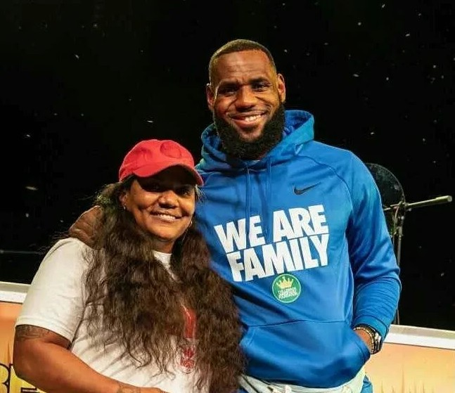 Thi đấu dài ngày tại khu vực cách ly ở Orlando, LeBron James trải lòng với NHM: &quot;Tôi nhớ mẹ nhiều lắm&quot; - Ảnh 1.