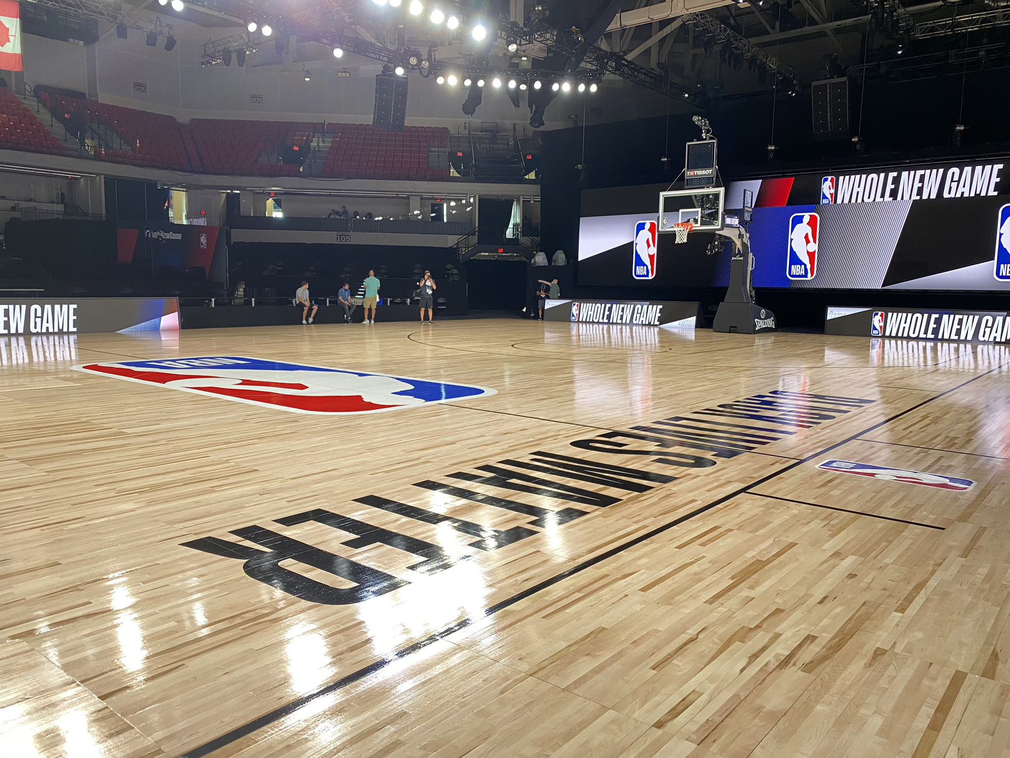 Lộ diện hình ảnh sân đấu chính thức của NBA trong khu cách ly Walt Disney World - Ảnh 6.