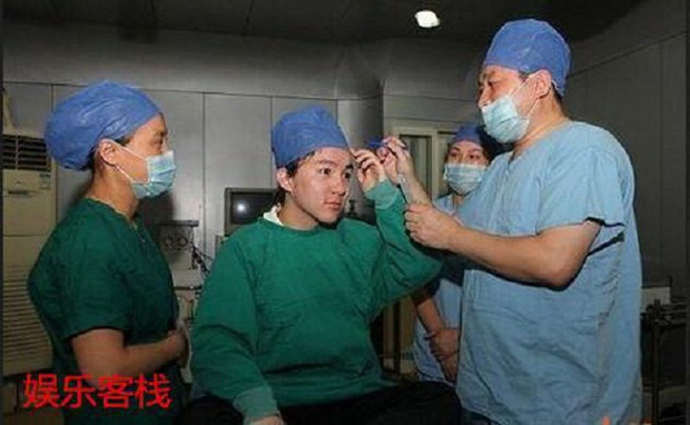 Cuộc sống của cậu bé Tam Mao Mạnh Trí Siêu giờ ra sao? - Ảnh 2.