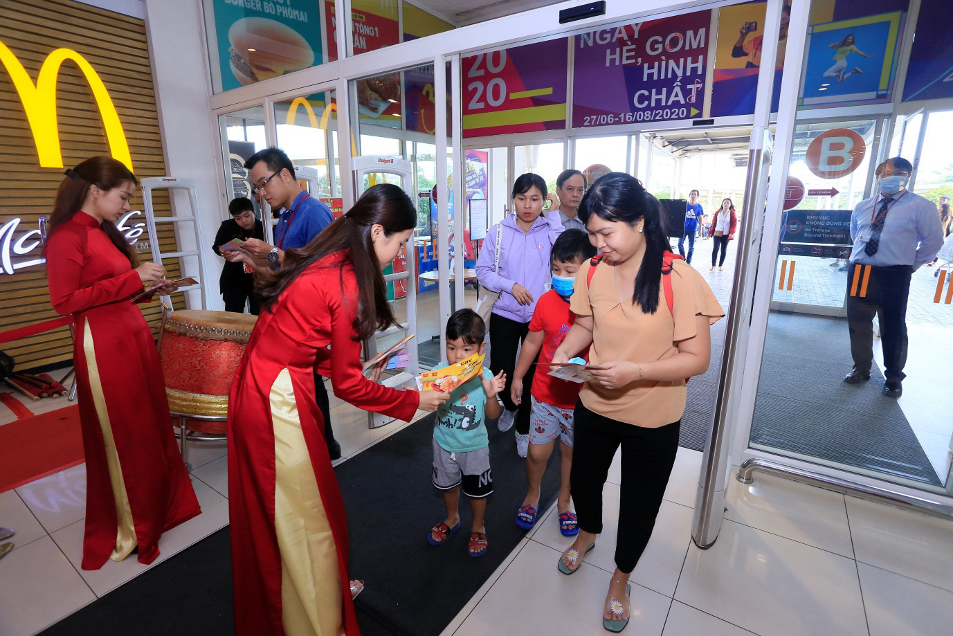 McDonald’s khai trương nhà hàng mới tại Aeon Mall Bình Dương - Ảnh 1.