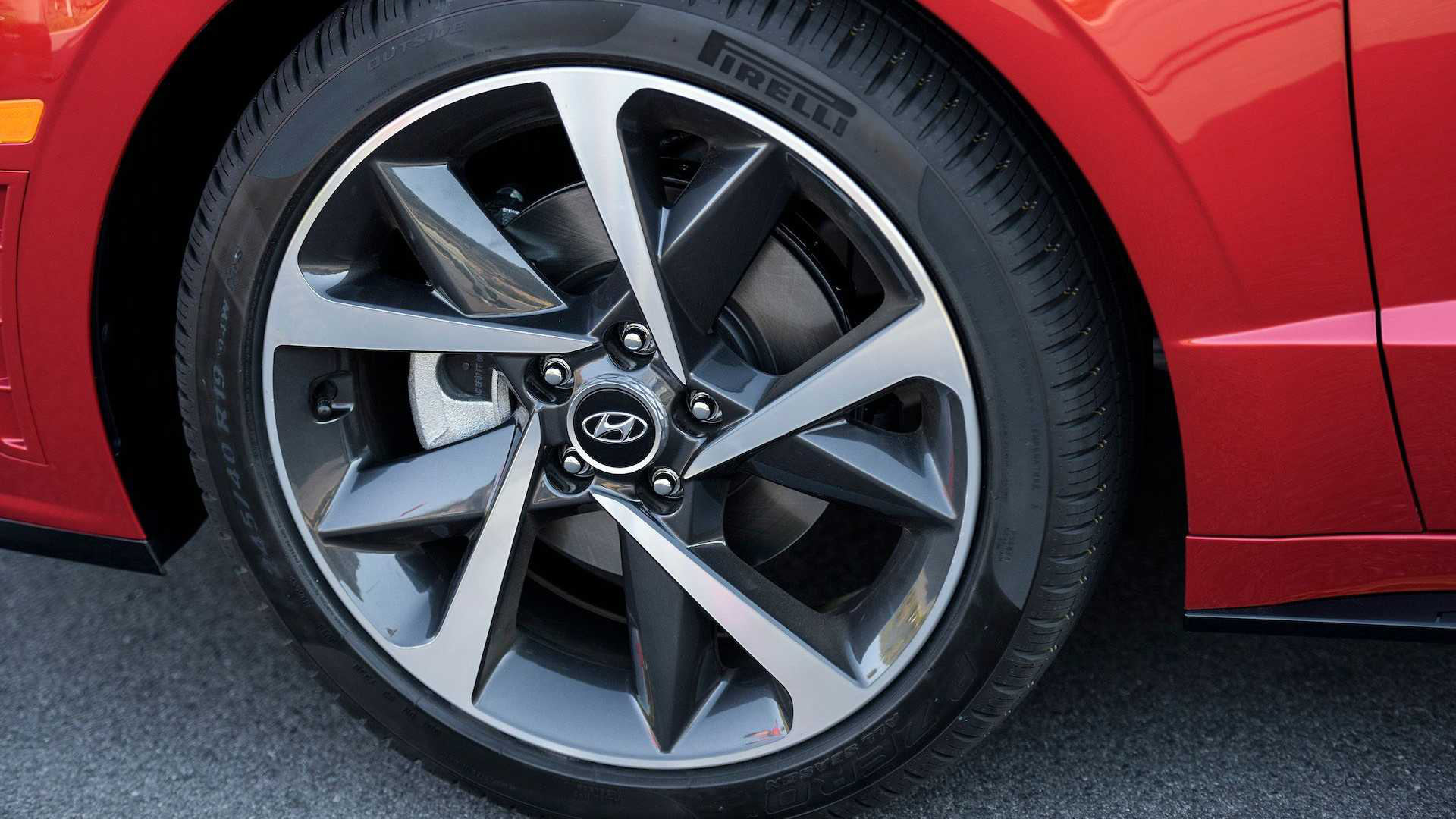 Hyundai Sonata thế hệ mới thêm nâng cấp công nghệ đấu Toyota Camry - Ảnh 2.