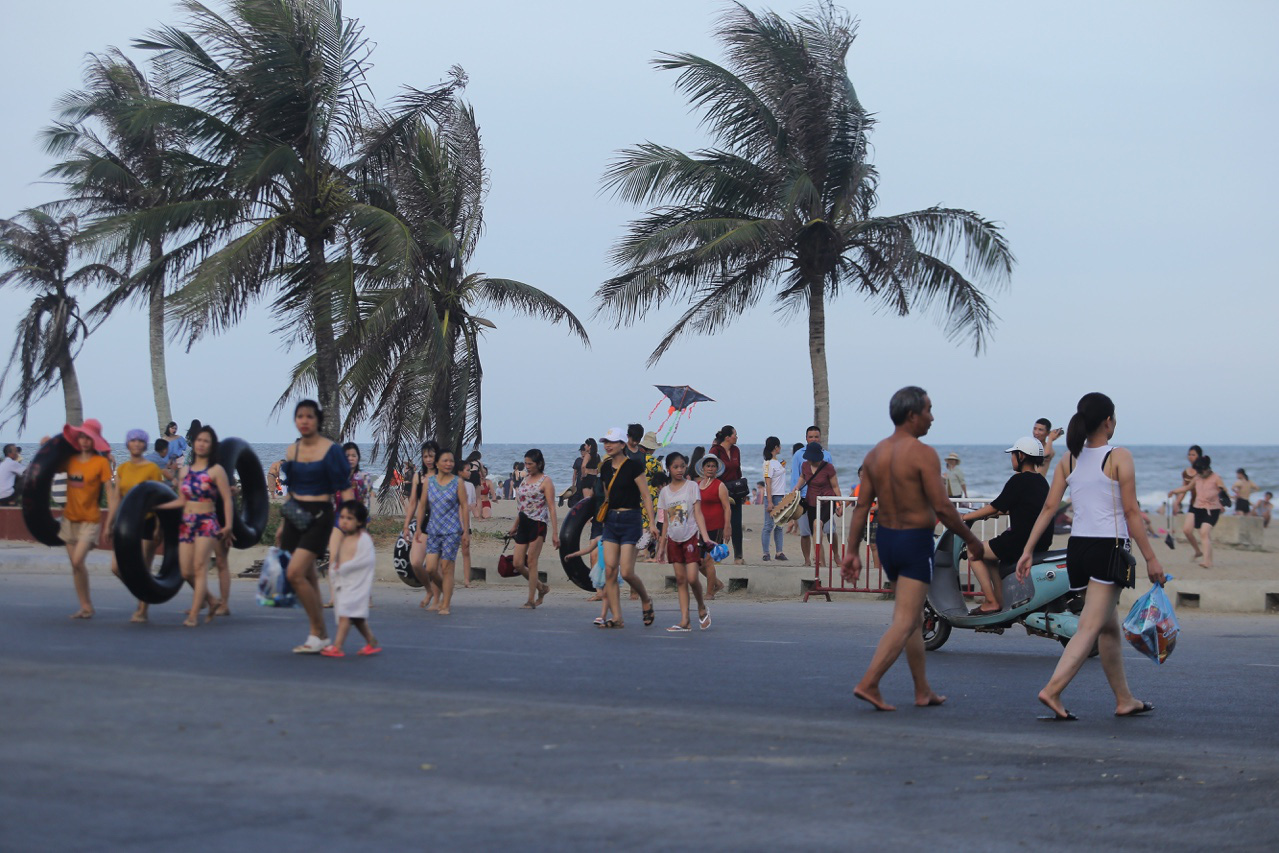 Bái bai nạn &quot;chặt chém&quot; du khách, du lịch biển Thanh Hóa thu hút hàng triệu lượt khách trong vòng nửa năm - Ảnh 2.