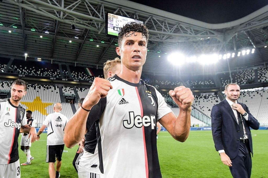 Ronaldo ôm mặt nuối tiếc trong ngày in dấu giày cả 2 bàn thắng giúp Juventus lên ngôi vô địch Serie A - Ảnh 9.