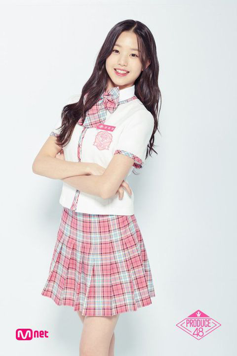 Em út IZ*ONE khổ sở vì quá cao, lại còn bị Yoo Jae Suk chạm vào nỗi đau - Ảnh 7.