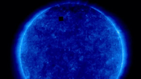Tại sao trong tấm ảnh Mặt Trời của NASA chụp lại có một hình vuông đen ngòm như thế này? - Ảnh 3.