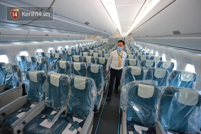 Một giờ sau khi chuyến bay từ Guinea cất cánh, ở khoang hành khách dương tính 1 bệnh nhân sốt cao, thêm 1 người khó thở... - Ảnh 3.
