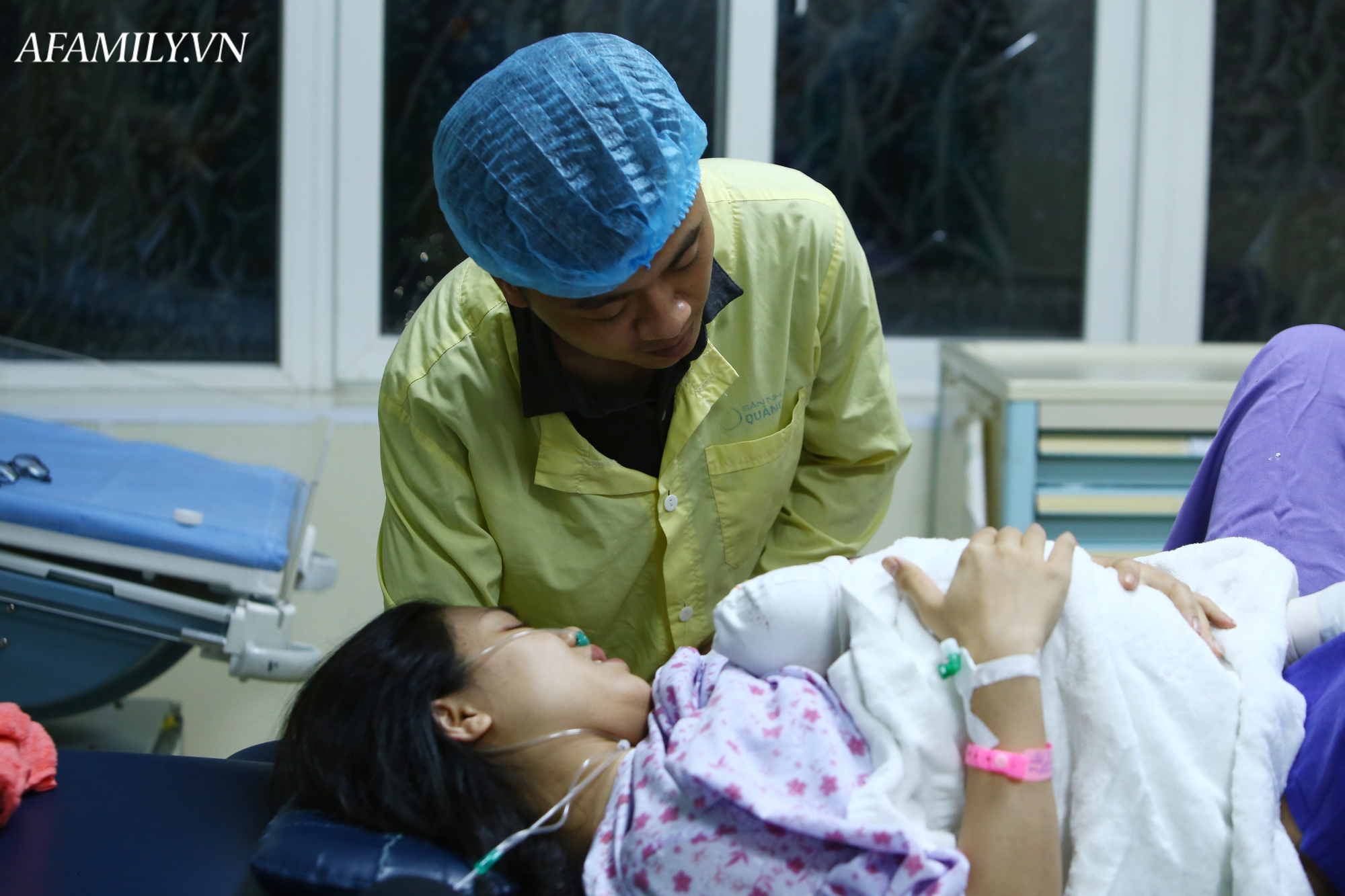 Phòng sinh thân thiện ở Bệnh viện Sản nhi Quảng Ninh: Sản phụ nào cũng được có người nhà đi kèm động viên lúc vượt cạn mà không mất thêm chi phí - Ảnh 4.