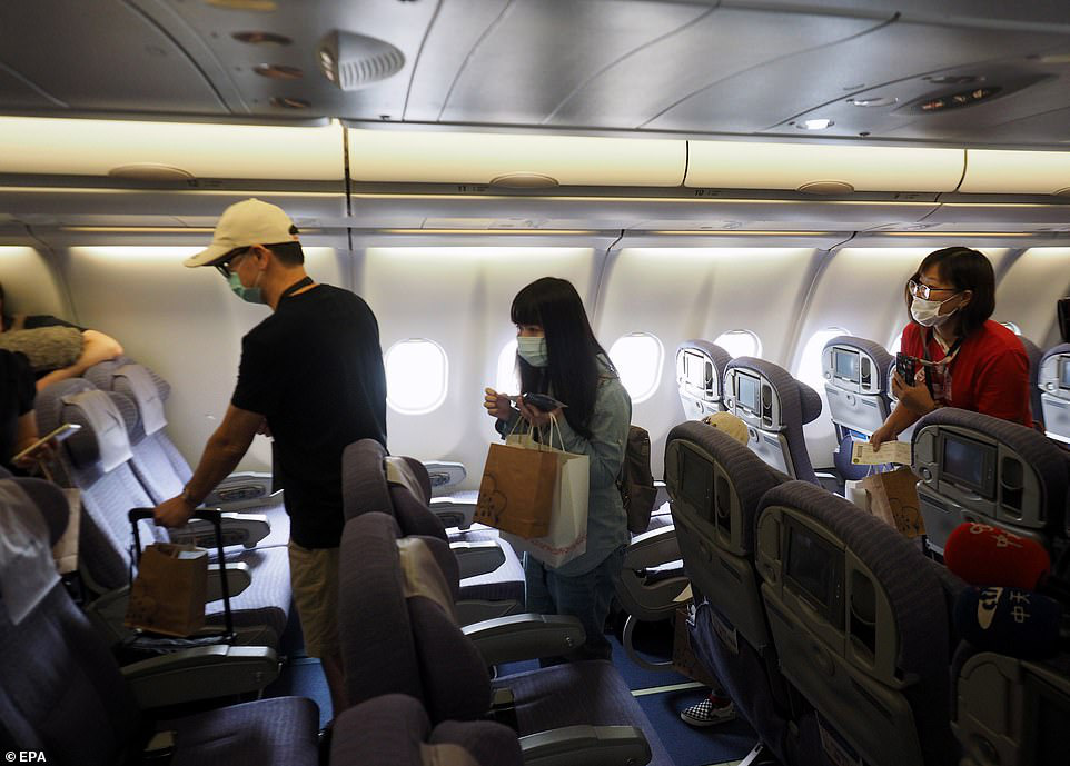 Đài Loan cho dân đi máy bay giả vờ để xoa dịu những con tim thèm du lịch - Ảnh 5.