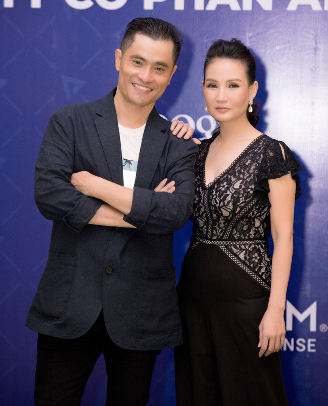 Ca sĩ Phương Anh, hoa hậu Kim Nguyên đẹp nổi bật với áo dài của NTK Nhật Dũng - Ảnh 2.