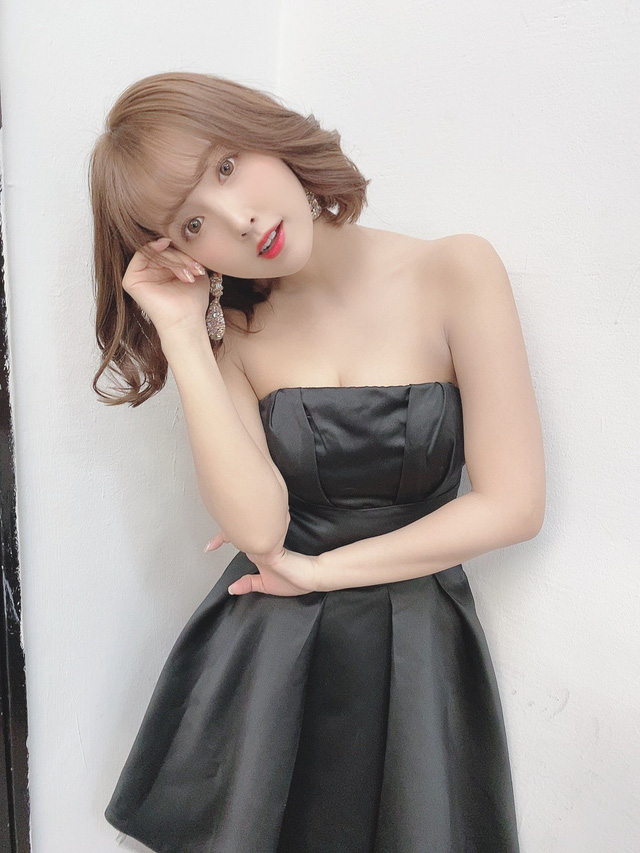 Yua Mikami tiếp tục đổi qua style ma mị, tiếp tục khiến fan đứng tim vì quá sexy - Ảnh 1.
