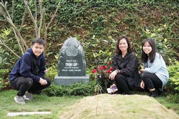 Cuộc sống bình yên của vợ con cố nhạc sĩ Trần Lập sau 4 năm mất mát: Cả 2 con đã lớn, thường xuyên bên cạnh mẹ mọi lúc mọi nơi - Ảnh 1.