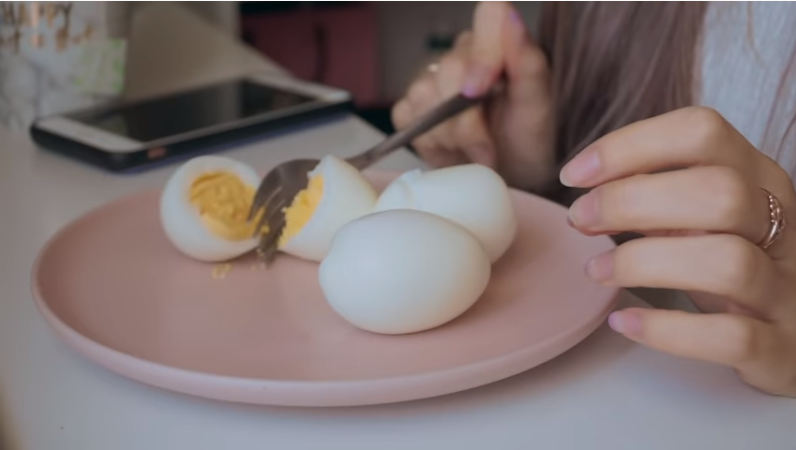 3 cách ăn sai biến trứng thành chất độc và 3 hiểu lầm xoay quanh chuyện ăn trứng mà bạn nên biết - Ảnh 3.