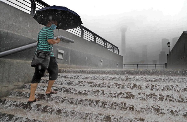 Trung Quốc tăng mức độ ứng phó khẩn cấp, nâng cảnh báo mưa lớn lên mức nghiêm trọng. - Ảnh 4.