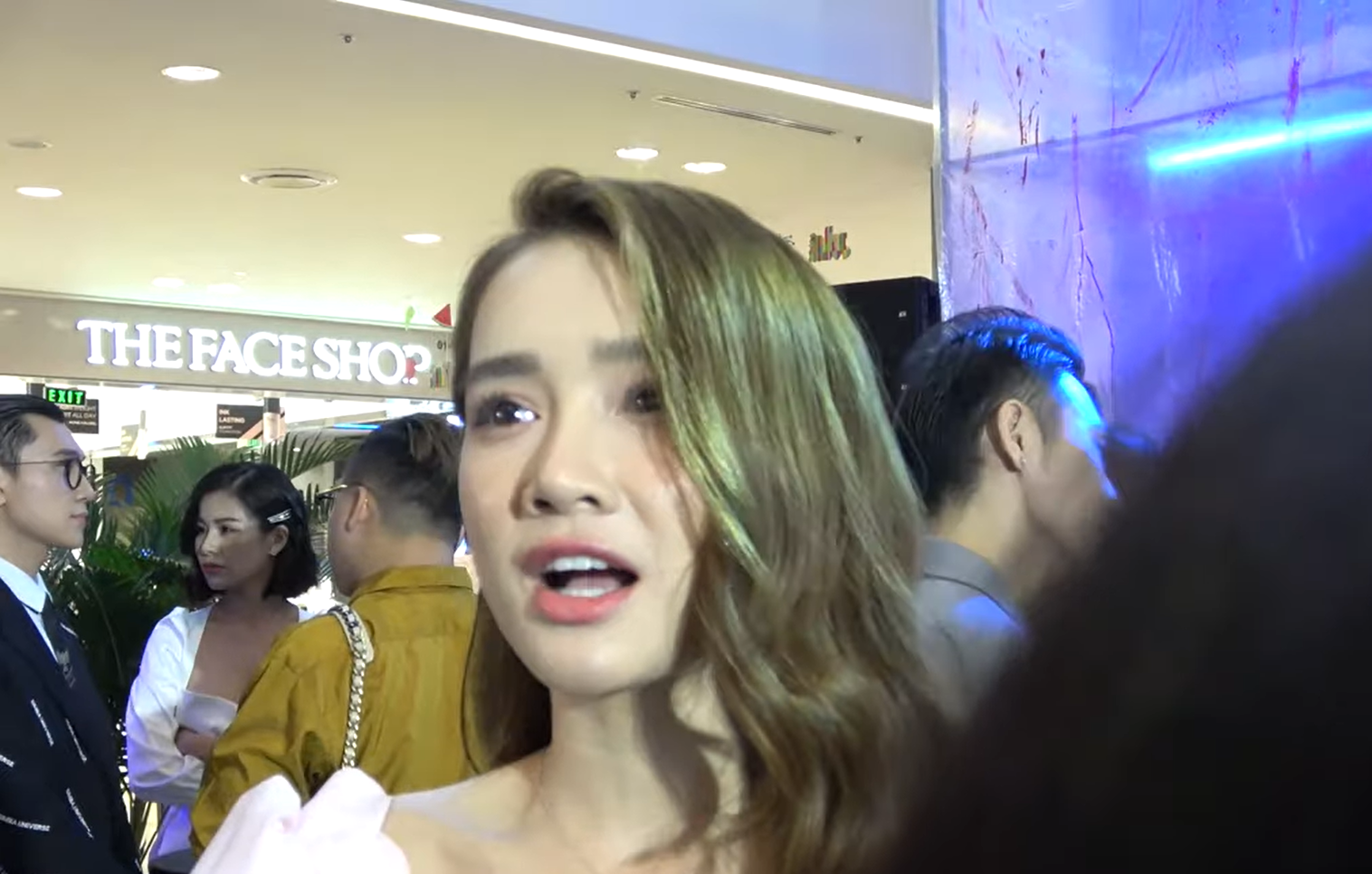 Nhã Phương: Mỗi khi chồng tôi xuất hiện, tôi như người vô hình - Ảnh 1.