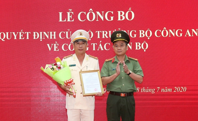 Trao quyết định bổ nhiệm lãnh đạo công an các tỉnh Sóc Trăng, Quảng Trị - Ảnh 1.