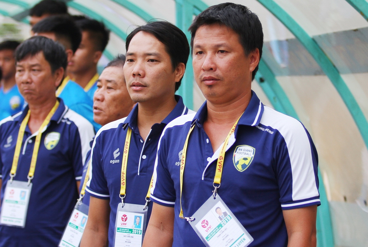 Vụ HLV Việt bóp cổ cầu thủ: Cú đá ấy là hành vi phi thể thao, sẽ bị xử lý nội bộ - Ảnh 1.