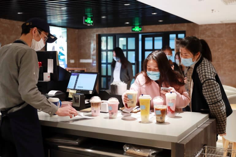 Cú lừa lịch sử của Starbucks Trung Quốc: Sự vỡ vụn của mô hình kinh doanh tăng trưởng bất chấp, không màng tới lợi nhuận - Ảnh 2.