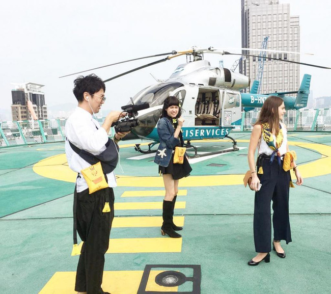Cuộc sống siêu giàu của nữ diễn viên Hồng Kông: Đi dạo bằng trực thăng, có người giúp rửa chân  - Ảnh 7.