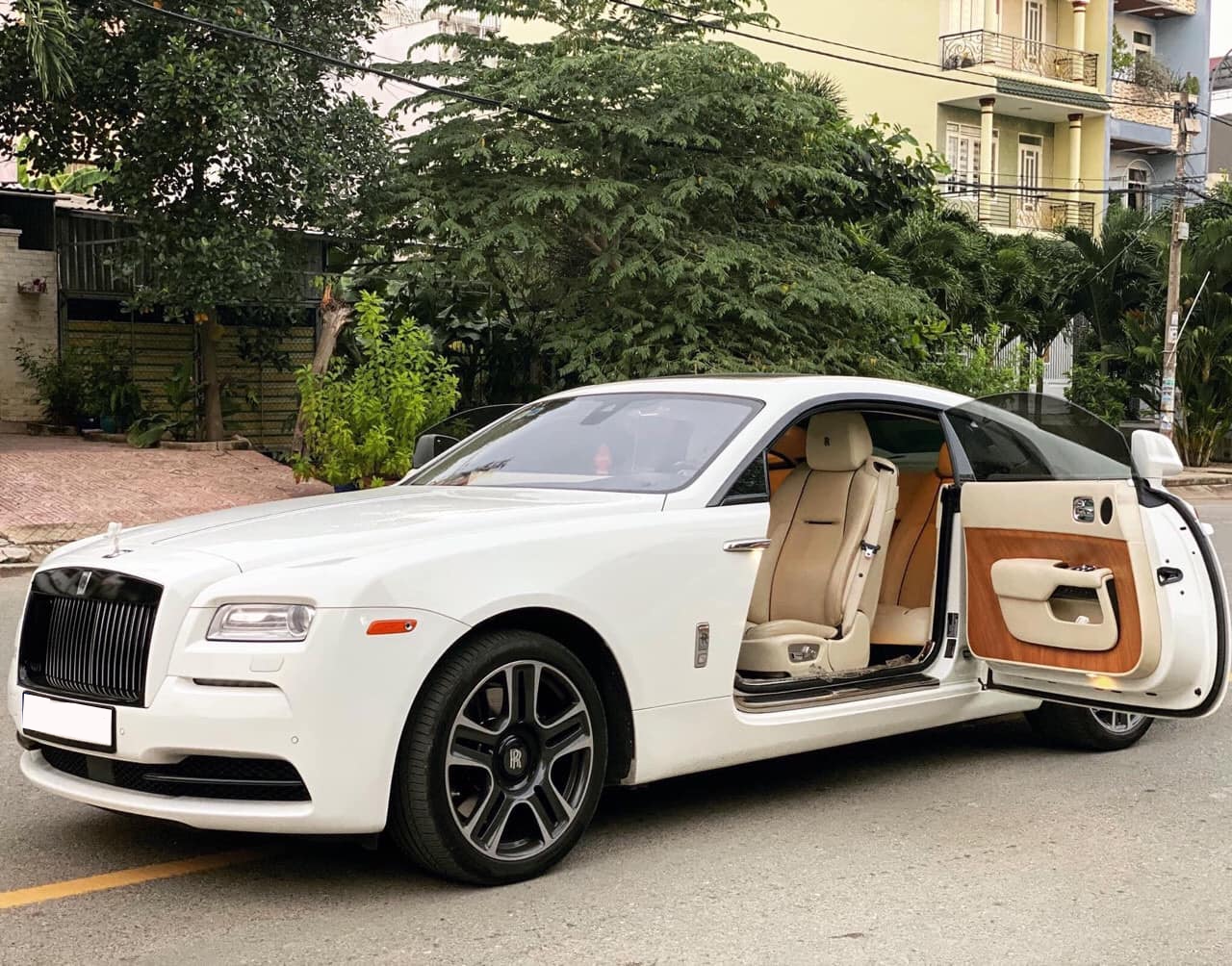 Hàng hiếm Rolls-Royce Wraith được rao bán cùng lời chia sẻ: Mua mới hơn 30 tỷ, bán cũ hơn 13 tỷ - Ảnh 4.