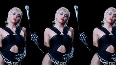 Chia tay Cody Simpson được vài tiếng, Miley Cyrus tung luôn MV mới toanh khẳng định: Tôi không cần tình yêu của anh - Ảnh 5.